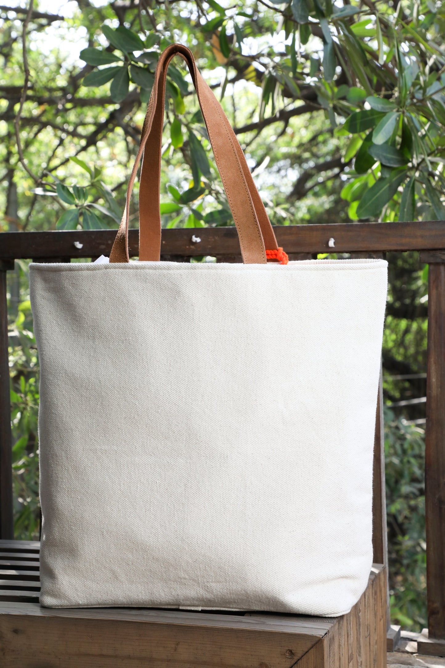 Aquila White Tote Bag