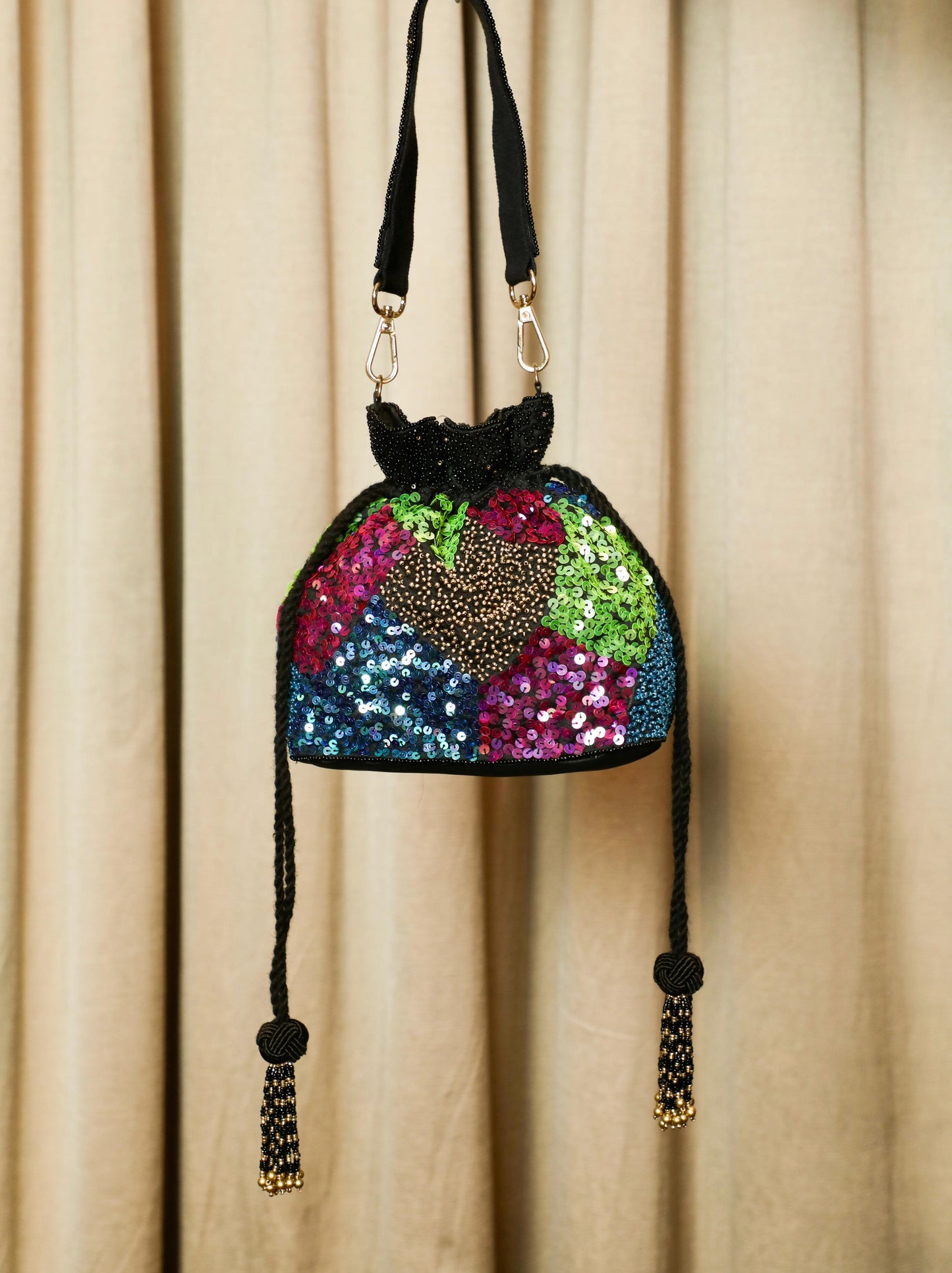 Bella Noir Sequenced Potli