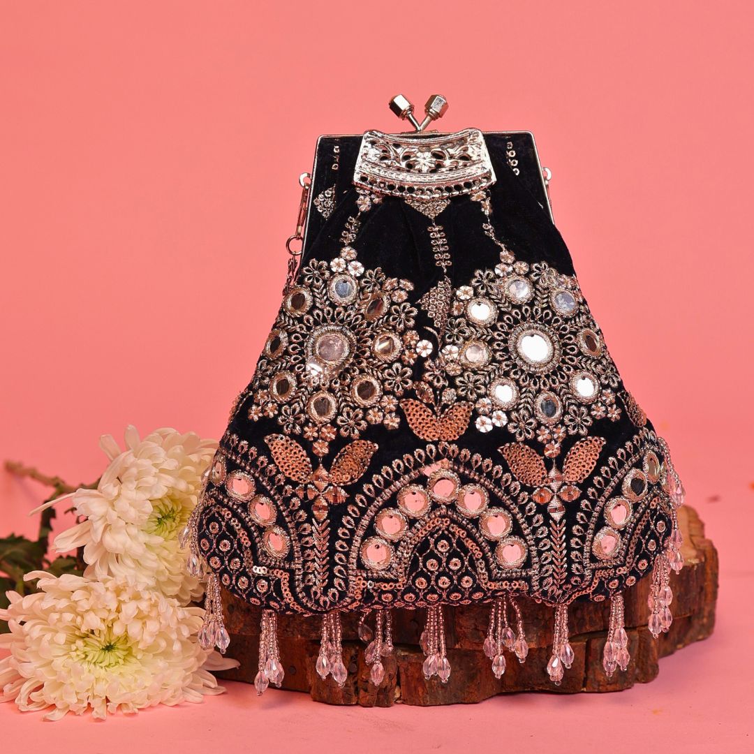 Zeenat Noor Clutch