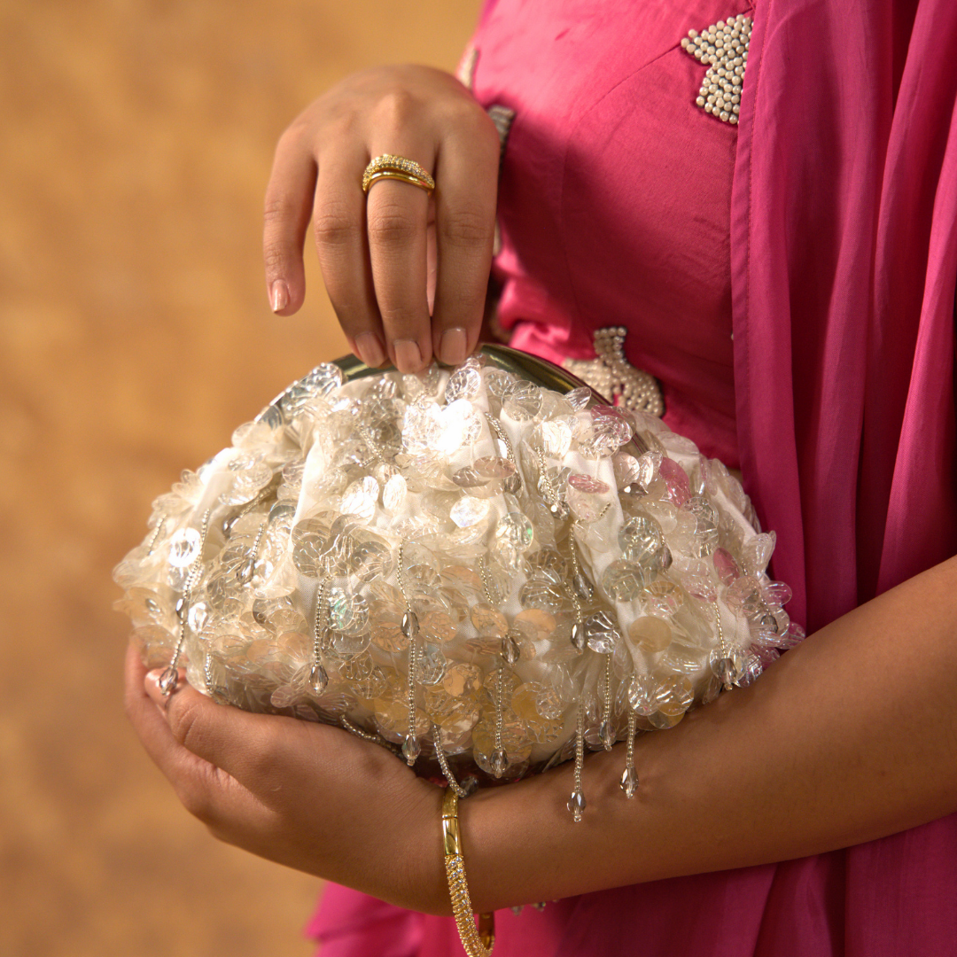 Aabroo Clutch