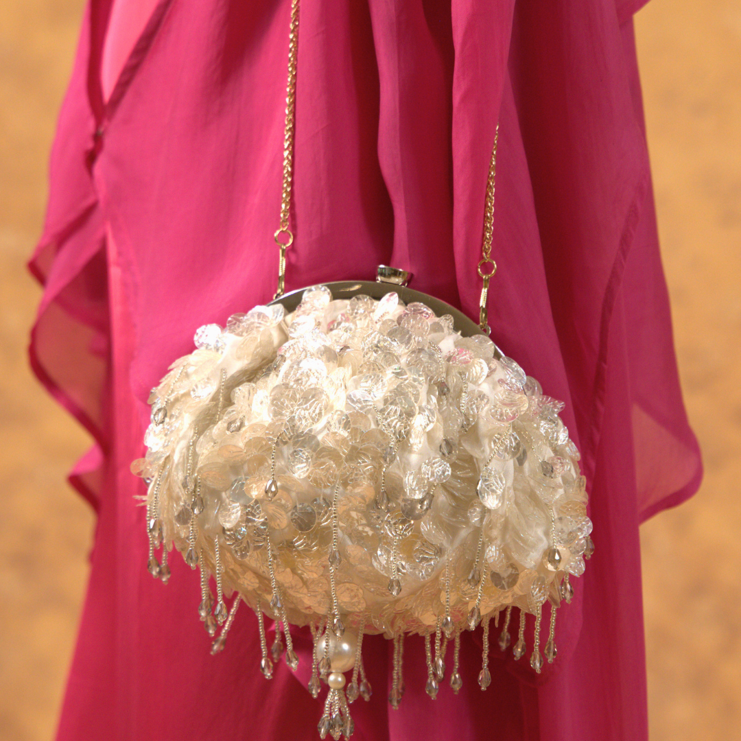 Aabroo Clutch
