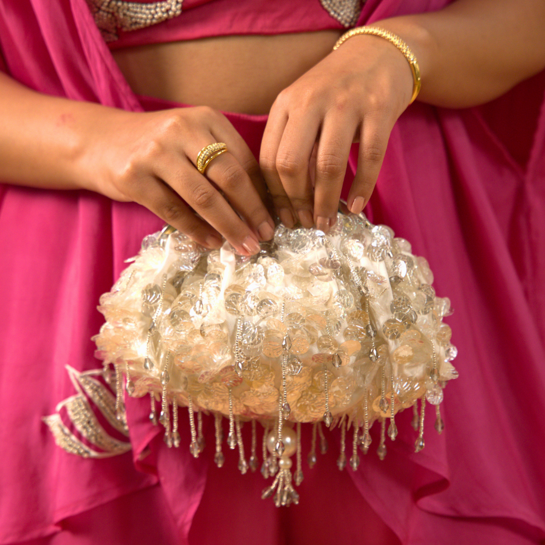 Aabroo Clutch