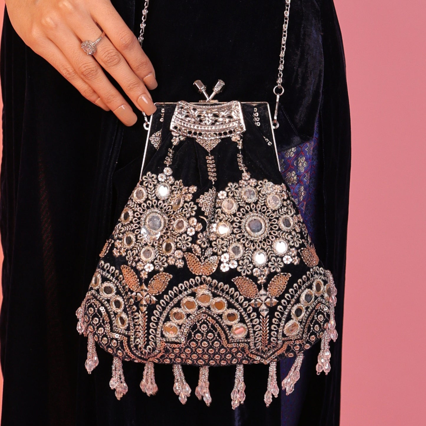 Zeenat Noor Clutch